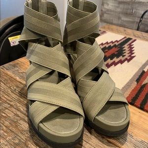 Sorel wedge strappy sandals size 7.5